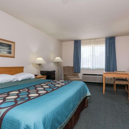 Super 8 By Wyndham Sheldon Hotel Exterior foto